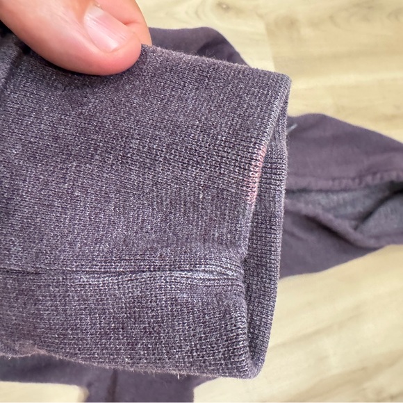 Purple women’s Carhartt size Small hoodie fleece lined hood very comfy & warm - Picture 5 of 7